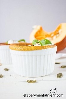 Ciasto dyniowe z orzechami i bita śmietaną