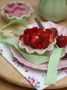 Budyń truskawkowy