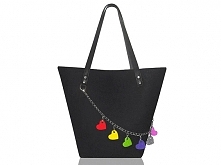 Czarna torba z filcu od mod...