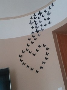 sama wycinałam i przyklejałam wszystkie motylki :) da się zrobić:)
