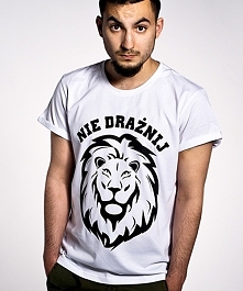 Nie drażnij lwa!

Uwolnij siłę lwa! Koszulka z groźną grafiką.