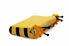 Poduszka ortopedyczna Barnkudde Lekskola z poszewką Pszczółka z serii Animals jest poduszką zaprojektowaną specjalnie dla dzieci.
 
Bardzo ważnym jest, aby dbać o kręgosłup od n...