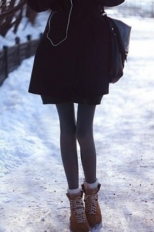 I coś w nas pęka chociaż już opadamy z sił ....