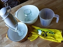 Uwaga na ług - jest silnie ...