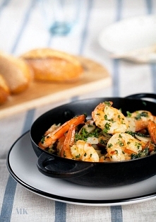 Czosnkowe krewetki w oliwie i białym winie