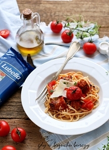 Makaron z pomidorami zapiek...