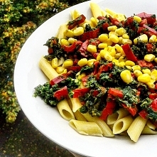 KLIKNIJ W ZDJĘCIE!
Makaron, szpinak, papryka i kukurydza. Prostota kluczem do sukcesu :)

Chcecie pzepis?  Poproście w komentarzu, najlepiej na IG bo tam jestem znacznie częście...