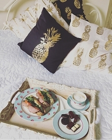 śniadanie w łóżku ;) kanapka z beef i rocket pycha