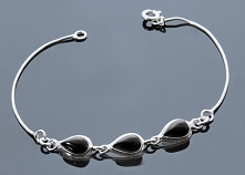 elegancka bransoletka z onyksem
srebro próba 925
długość 18,5 cm
cena 57 zł
zapraszamy po więcej na allkon.net