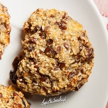 Owsiane, dwuskładnikowe ciasteczka - czy może być lepiej? Nie dość, że zdrowe, to jeszcze pyszne i zaspokajają na bardzo długo. Takich przepisów krąży pełno po Internecie, więc ...