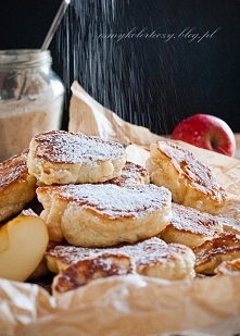 Drożdżowe racuchy z jabłkami