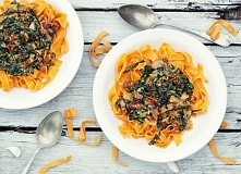 tagliatelle szpinak suszone pomidory gorgonzola