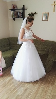 suknia na sprzedaz moze ktos chetny ?