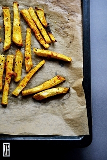 Frytki z selera - zdrowa przekąska lub dodatek do dań.