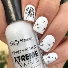 Efekt dmuchawców na paznokciach. Najlepsze wzory!