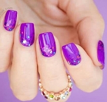 Podsuwamy Wam najlepsze pomysły na paznokcie fioletowe