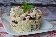 Sałatka z makaronem chińskim i fasolą