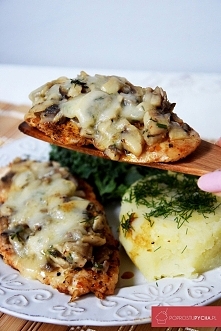 KURCZAK POD PIECZARKOWA PIERZYNKĄ! :)