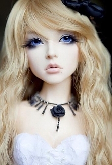 tak,ta lalka przekracza wszystkie granice lalkarstwa jak bym nie wiedziała że to lalka to by mi nawet przez myśl mi nie przeszło że to lalka XD