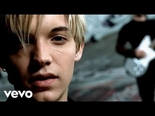 Stara ale jakże piękna piosenka. Potrafi wprawić w romantyczny nastrój. Idealny na jesienne, chłodne wieczory pod kocem i gorącą czekoladą w ręku. Polecam :-)