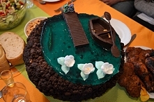 Tort urodzinowy dla wędkarza z dekoracjami z masy czekoladowej :)