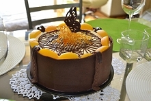 Tort brzoskwiniowy z czekoladowym motylkiem :)