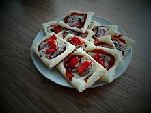 Przekąska na przywatkę, jakiej nie przeżyje nikt!

Pizzerinki z ciasta francuskiego.

Szybkie do przygotowania
Proste w wykonaniu
Genialne w smaku