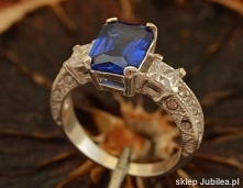 Srebrny pierścień z szafirem z Jubilea.pl DLa zainteresowanych srerbną biżuterią polecam sklep, srebro bardzo dobrej jakościowo próby 925, szafir w kształcie oktagonu, prezentuj...