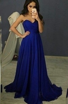 uwielbiam ten kolor sukiene...