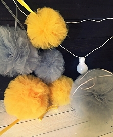 Jak zrobić tiulowe pompony. Opis po kliknięciu w zdjęcie.