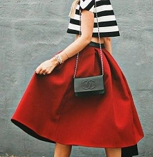 Czerwona spódnica - Kliknij w zdjęcie aby zobaczyć więcej