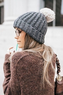 Czapka z bomblem - Kliknij w zdjęcie aby zobaczyć więcej