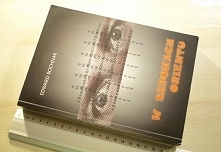 "W szponach Orientu"

to książka niegasnącej miłości, o umiłowaniu do zawodu marynarza, jak również o bezgranicznej przyjaźni i nienawiści przekraczającej ogólnie przy...
