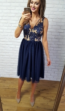 Sukienka Rosalia od Illumin...