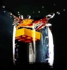 Wymyślić można różne rzeczy.Tylko trzeba dać tryb manualny , nastawić ISO i dać czas.POWODZENIA.