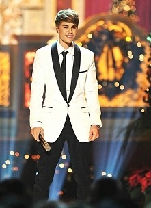 trzyma kciuki dzisiaj<3 #MTVEMA