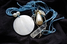 SELENIT - KAMIEŃ USPOKOJENIA
Jest jednym z kryształów, które posiadają bardzo dużą moc, dlatego używany jest do medytacji i wspomagania rozwoju duchowego. Zaleca się go osobom n...