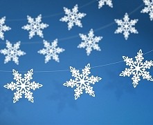 Święta tuż tuż! Papierowe dekoracje bożonarodzeniowe na delikatnej żyłce z partytajm.com.pl.