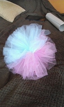 Własnoręcznie robione kule z tiulu :) Możliwość zamówienia w dowolnym kolorze i wielkości :)