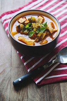 Leczo z indyka i selera naciowego
Przepis na 4 porcje.
Składniki :
50 dkg mięsa z indyka (ja użyłam piersi)
Pęczek selera naciowego
1 czerwona papryka
1 cebula
40 dkg pieczarek
...