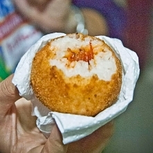 Sycylijskie arancini – nadziewane ryżowe kulki