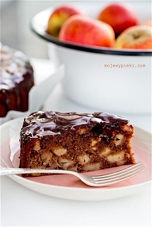 CIASTO CZEKOLADOWE Z JABŁKAMI