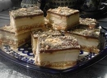 Składniki:
herbatniki - pół kg
masa krówkowa kajmak ( u mnie z Gostynia ) - 1 puszka
masło śmietankowe lub margaryna Kasia - 2 kostki
mleko w proszku pełne ( nie granulowane ) -...