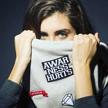 Komin z naszywkami Awarness Hurts
by Unicut /madeinnh.pl