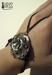 Bransoletka

Materiał: alpaka, miedź, mosiądz
Obwód w nadgarstku: 20,5cm

iris-art.eu