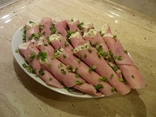 Roladki z szynki z serkiem Almette 

przepis po kliknięciu w zdjęcie