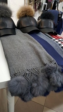 szale z babelkami czapki z daszkiem