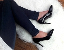 Klasyka, czarne szpilki. Sk...