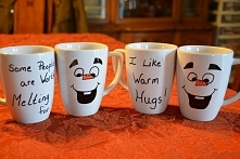 kubki ozdabiane specjalnymi mazakami :) Nie ma chyba nic fajniejszego niż pić z takiego kubka poranną kawe