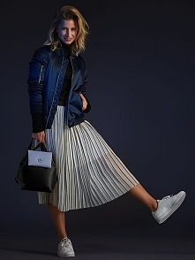 Mały plecak (czarny, z niebieską klapą)